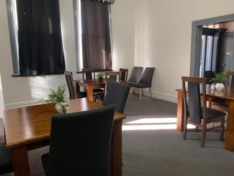 New Cornwall Hotel - Foster Accommodation 2