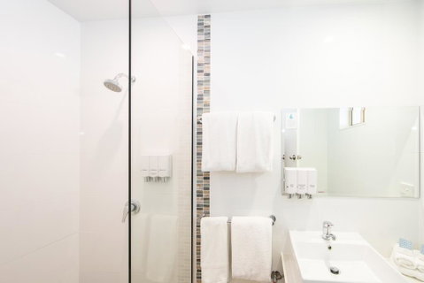 New England Motor Lodge - Foster Accommodation 3