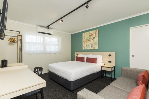 Nightcap At Balaclava Hotel - Foster Accommodation 0