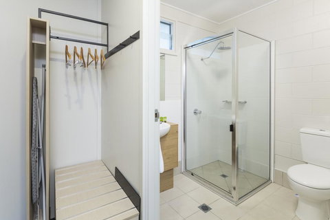 Nightcap At Edge Hill Tavern - Foster Accommodation 3