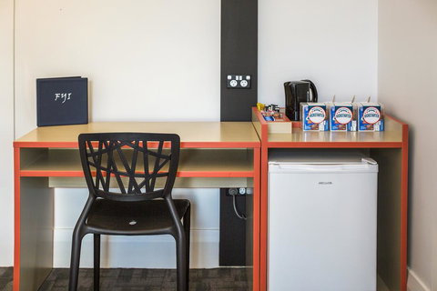 Nightcap At Regents Park Hotel - Foster Accommodation 2