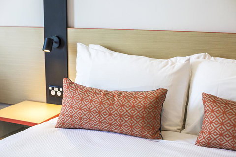 Nightcap At Regents Park Hotel - Foster Accommodation 1