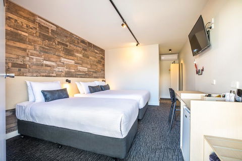 Nightcap At Westside Hotel - Foster Accommodation 0