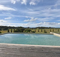 Noble Willow Estate Lovedale. Super Spacious with views and pool - Foster Accommodation