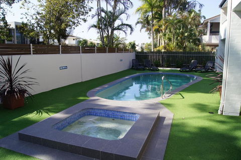 Noosa Parade Holiday Inn - Foster Accommodation 0