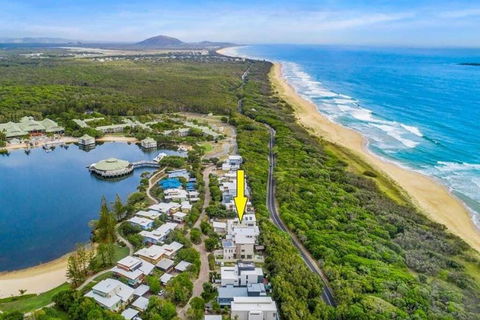 NORTHSHOR- ULTIMATE BEACH HOUSE - Foster Accommodation 0