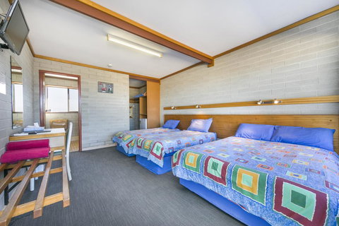 Nullarbor Roadhouse - Foster Accommodation 1