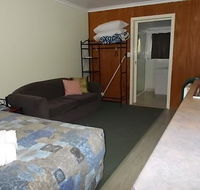 Oakridge Motel Tourist Park - Foster Accommodation