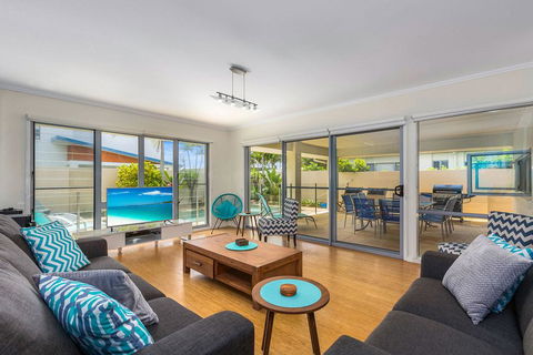 Ocean Blue On Salt Beach - Foster Accommodation 1