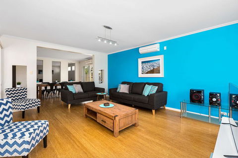 Ocean Blue On Salt Beach - Foster Accommodation 2