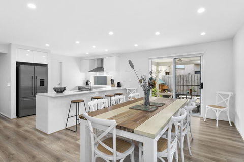 OCEAN BREEZE Family Home - Foster Accommodation 1