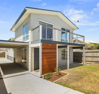 Ocean Chill 10 Minutes Drive to Phillip Island Pet Friendly Family Home Sleeps 8 - Foster Accommodation