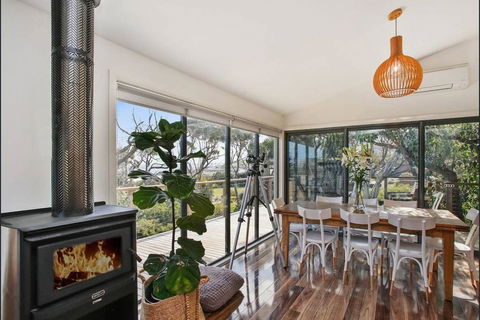 OCEAN ESCAPE - The Ultimate Luxury Beach House - Foster Accommodation 0