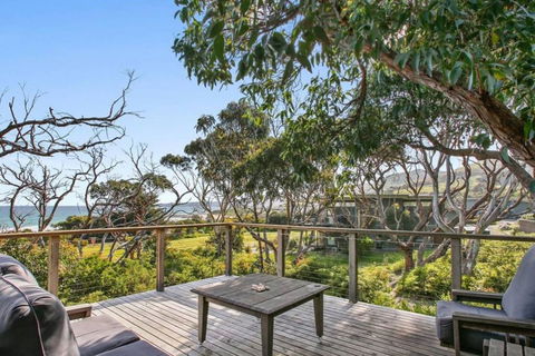 OCEAN ESCAPE - The Ultimate Luxury Beach House - Foster Accommodation 3