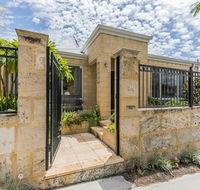 Ocean Keys Cottage - Free WiFi - Foster Accommodation