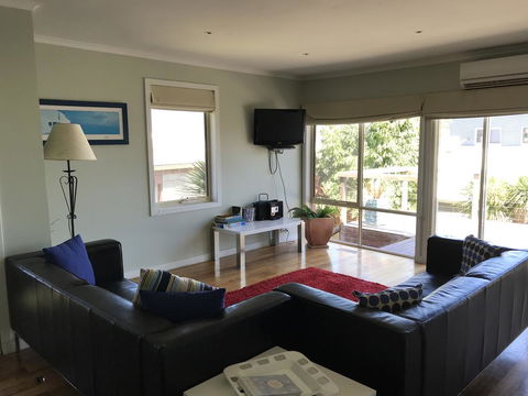 OCEAN VIEWS - Foster Accommodation 1