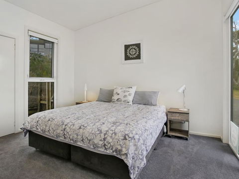OCEANS 12 - Modern Ocean View Villa - Foster Accommodation 2
