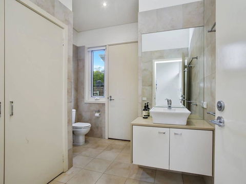 OCEANS 12 - Modern Ocean View Villa - Foster Accommodation 1