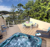 oceanview 6 with rooftop terrace  spa - Foster Accommodation