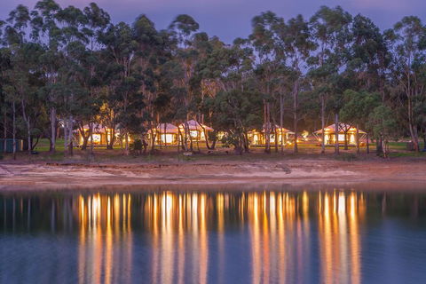 Olio Bello Lakeside Glamping - Foster Accommodation 0