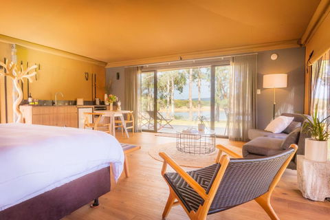 Olio Bello Lakeside Glamping - Foster Accommodation 1