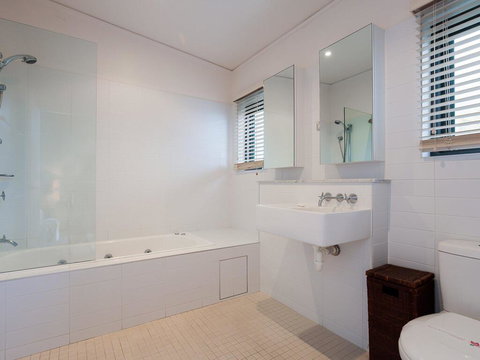 One Mile Ridge', 12a/26 One Mile Close - Stunning Views, Air Con, Infinity Pool - Foster Accommodation 2