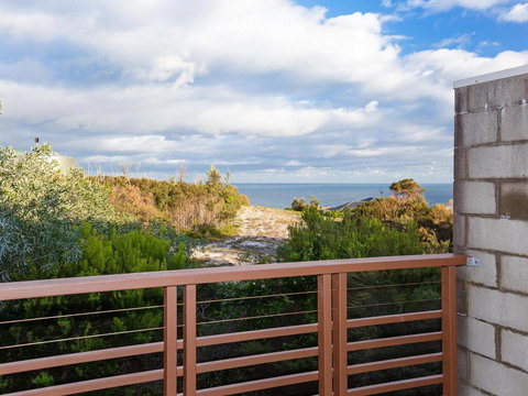 One Mile Ridge', 12a/26 One Mile Close - Stunning Views, Air Con, Infinity Pool - Foster Accommodation 0
