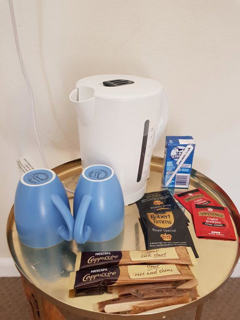 Orange Grove Hotel - Foster Accommodation 3
