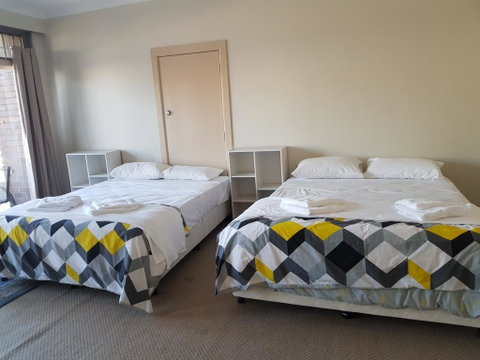 Orange Grove Hotel - Foster Accommodation 1