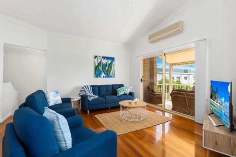 Orient Express To The Beach - Foster Accommodation 0