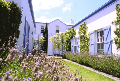 Oscars Waterfront Boutique Hotel - Foster Accommodation 2