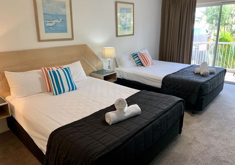 Outrigger Burleigh - Foster Accommodation 1