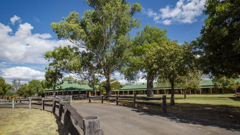 Overlander Homestead Motel - Foster Accommodation 0