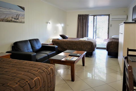 Pacific Palms Motor Inn - Foster Accommodation 1