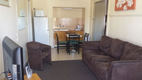 Paddle Steamer Motel - Foster Accommodation 1