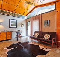 Palm Springs Suite - Foster Accommodation