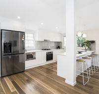 Park Avenue Terrace House Sleeps 9 - Foster Accommodation