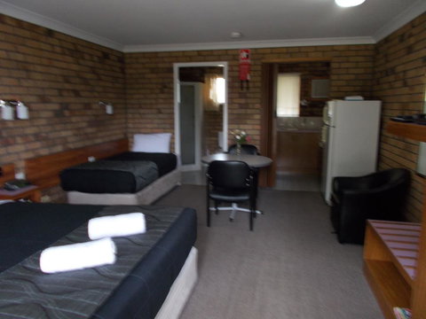 Park House Motor Inn - Foster Accommodation 0