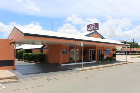 Parkside Motel & Licensed Restaurant - Foster Accommodation 0