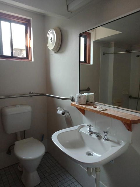 Parkway Motel - Foster Accommodation 3