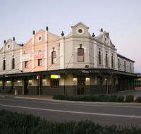 Peden's Hotel - Foster Accommodation