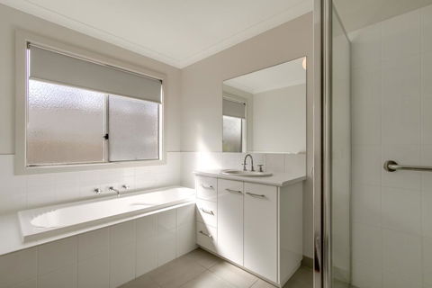 Pelican House - Foster Accommodation 3