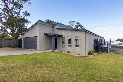 Pelican House - Foster Accommodation 0