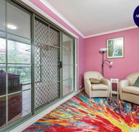 Pet Friendly Home - Pool  Parking - Tennis Court - Foster Accommodation