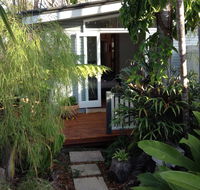 Petrie Garden Studio - Foster Accommodation