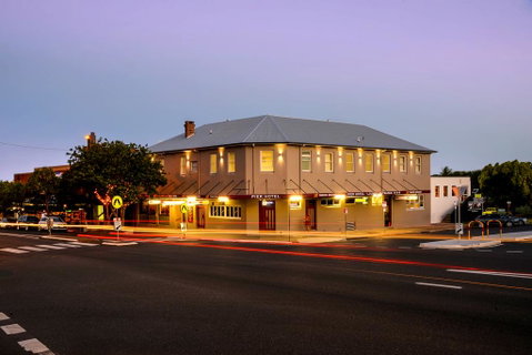 Pier Hotel - Foster Accommodation 0