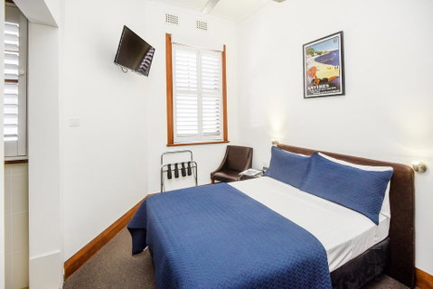 Pier Hotel - Foster Accommodation 2