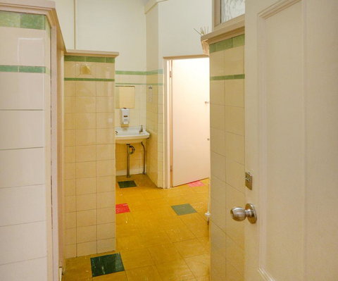 Pier Hotel - Foster Accommodation 1