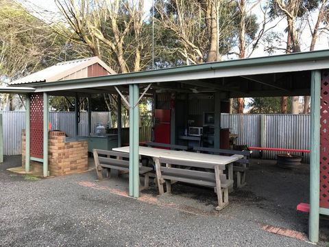Pinewood Caravan Park - Foster Accommodation 0