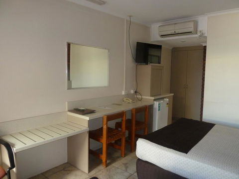Pioneer Lodge Motel - Foster Accommodation 2